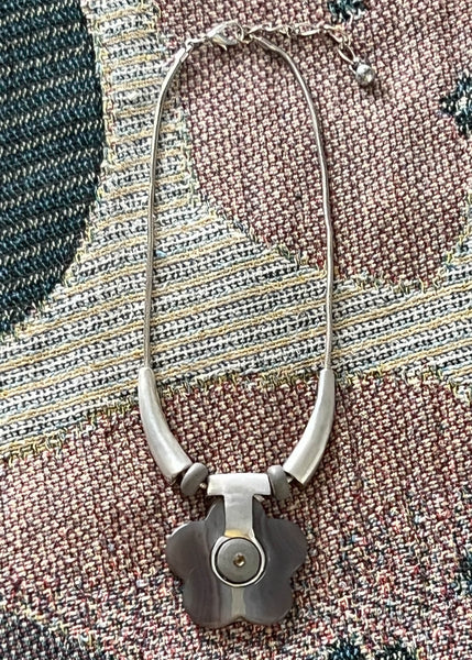 90's Flower Necklace