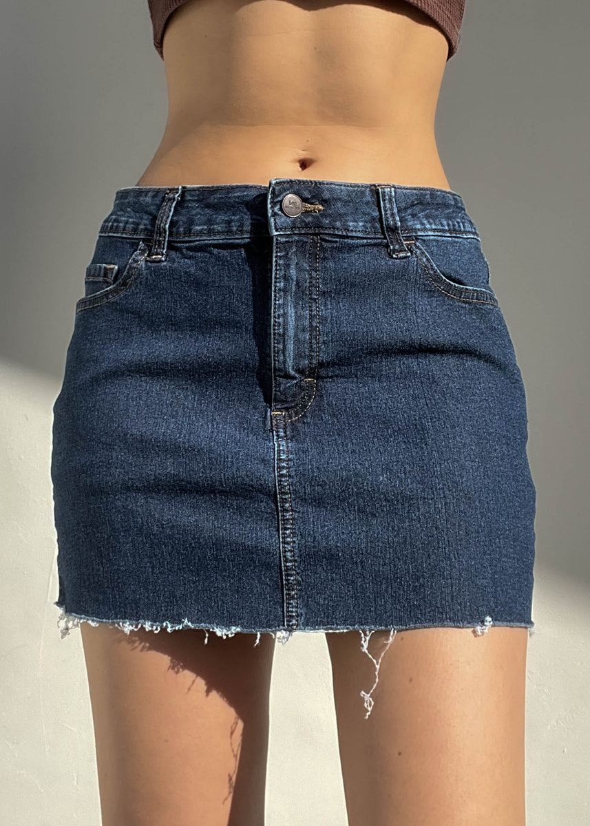 Dark Wash Denim Mini Skirt (M) Retro and Groovy