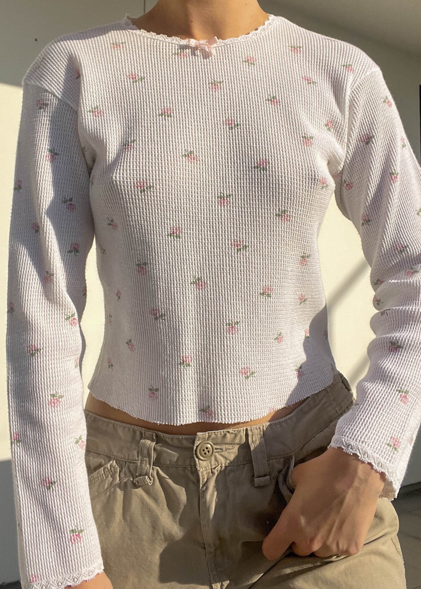 90's White & Baby Pink Floral Thermal (S)