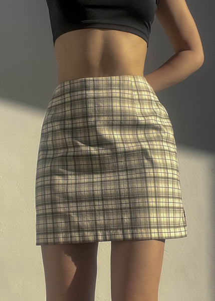 Amelia 90’s Plaid Mini Skirt (L)