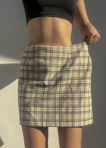 Amelia 90’s Plaid Mini Skirt (L)