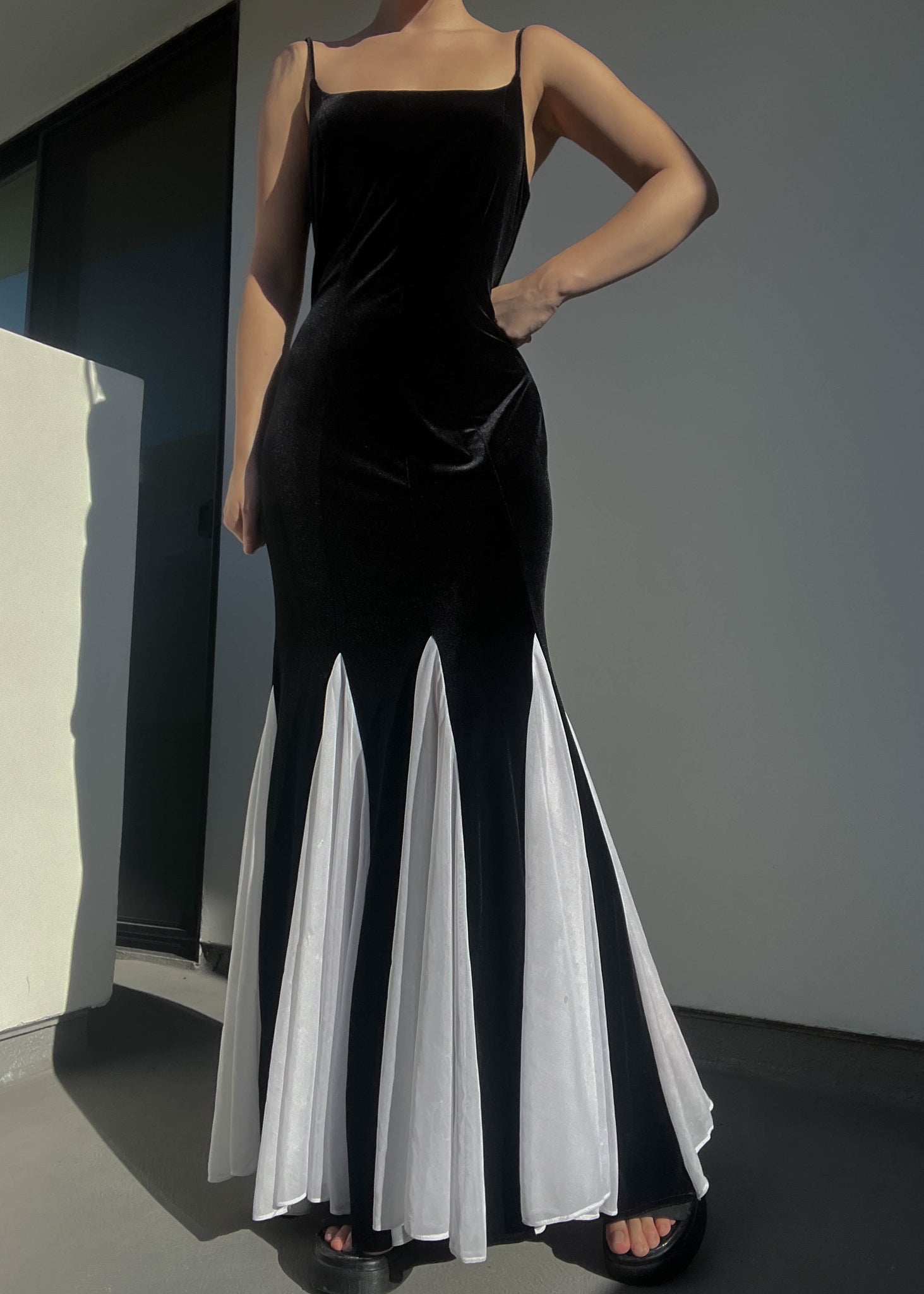 Black & White Velvet Maxi (M-M/L)
