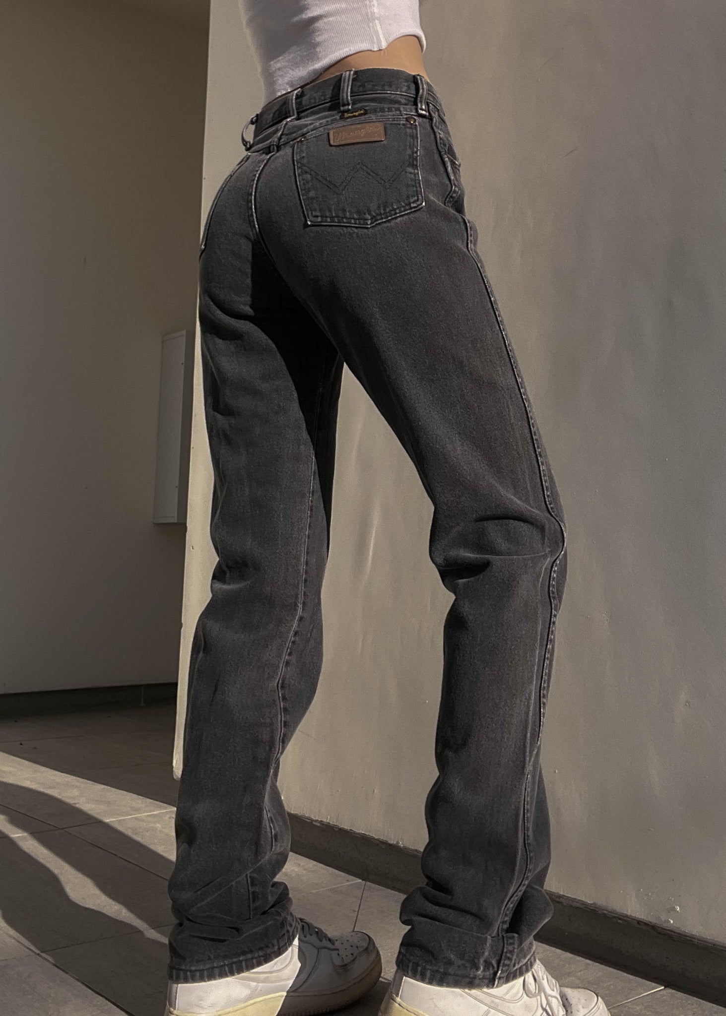 90’s Dark Gray Wrangler Mom Jeans (28”)