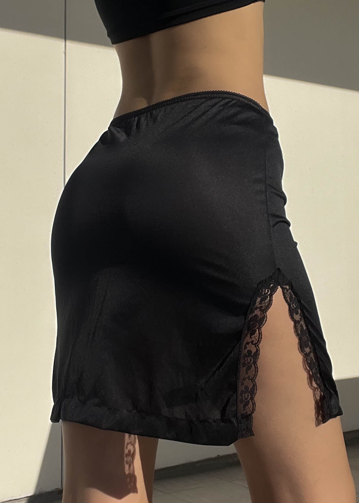 Black Lace Trim Slit Mini Skirt (S)