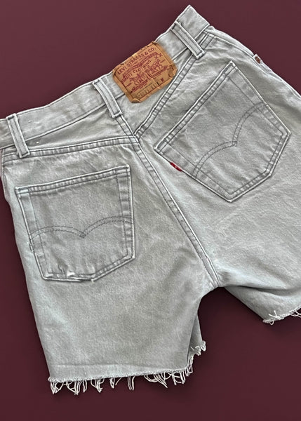 90’s Light Gray Levi’s Shorts (24”)