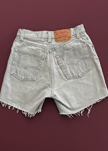 90’s Light Gray Levi’s Shorts (24”)